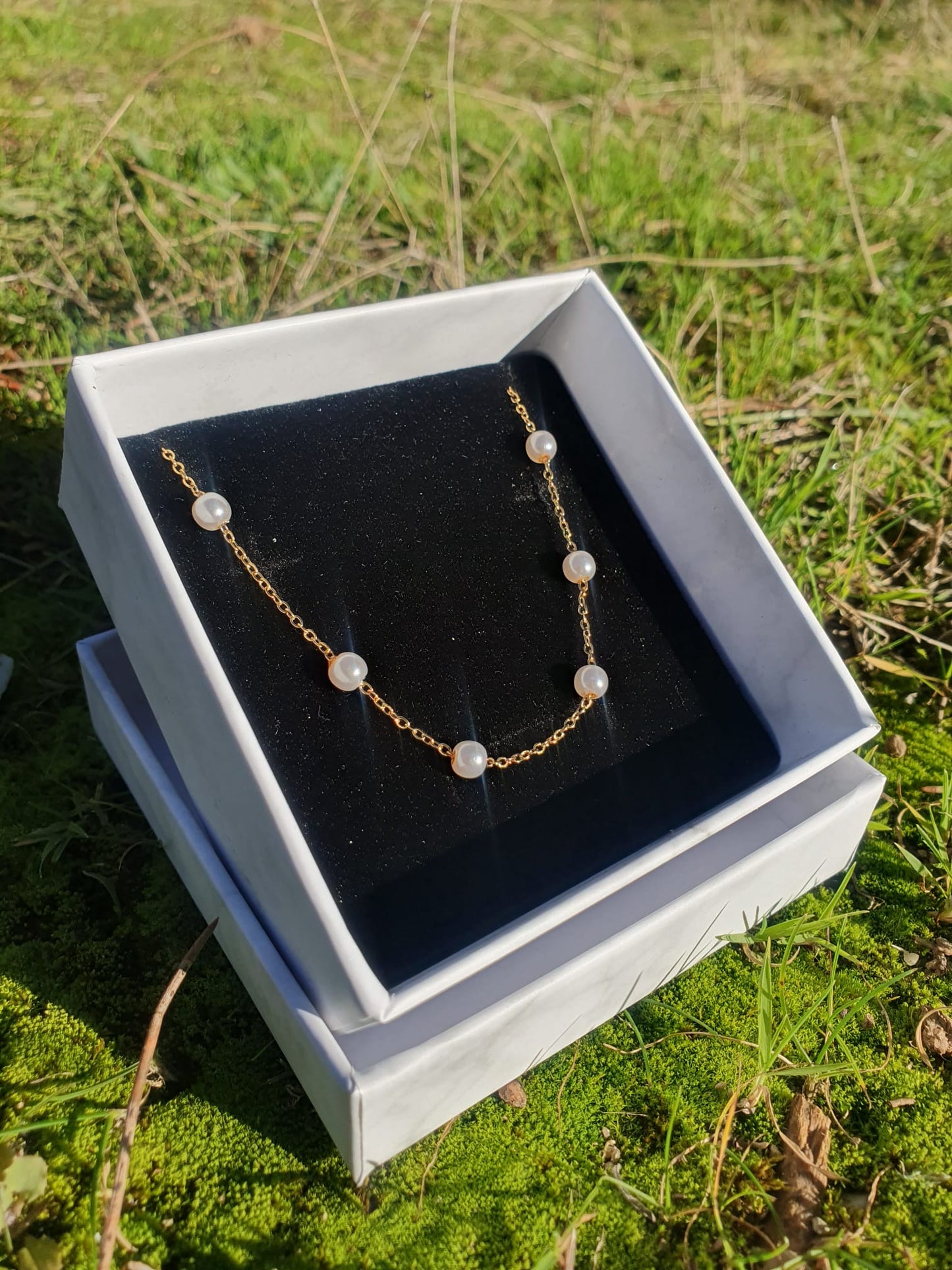 Pulsera elegante con perlitas